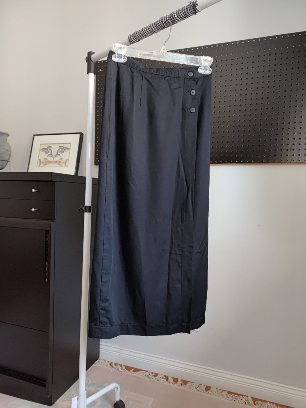 GAP women girls wrap skirt size 1 color black 100% rayon slim and long skirt
